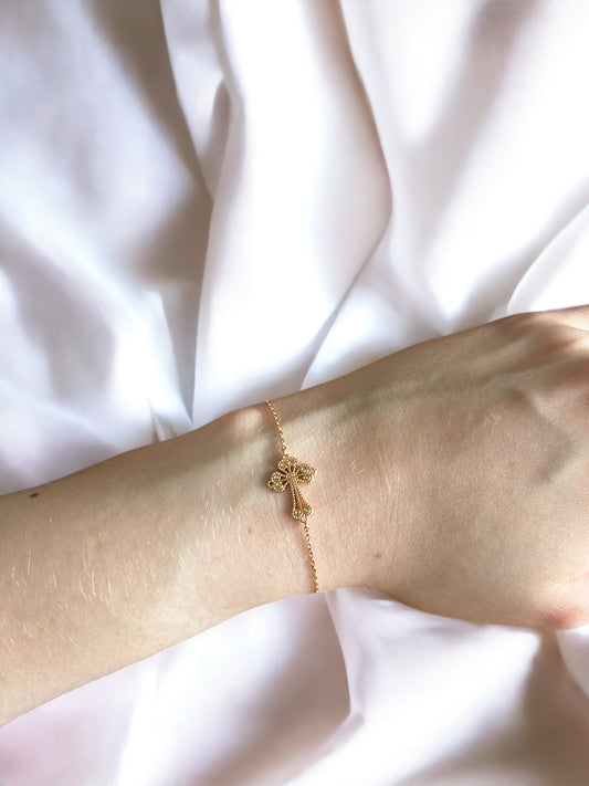 Elegant cross bracelet